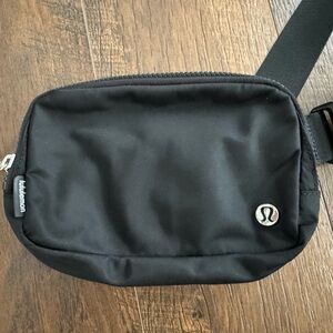 Lululemon belt bag 1L